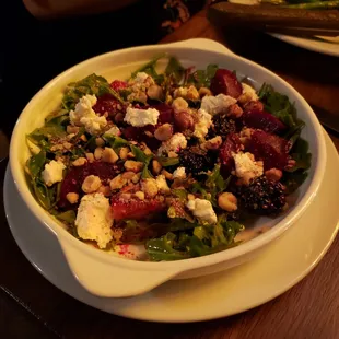 Beets and berries salad