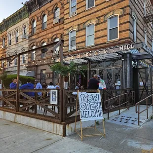 the outside of a restaurant