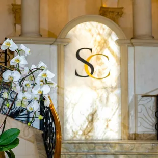 the entrance to the hotel