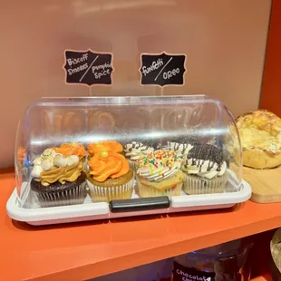 food, cupcakes, dessert