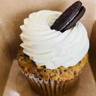 Oreo cupcake (these are the jumbo size). The icing is as high as the height of the cake part.