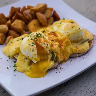 Eggs Benedict - IG: @nelson_eats