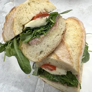 Dolce Vita-Prosciutto, mozzarella, roasted tomatoes, arugula in baguette