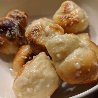 SM Garlic Knots