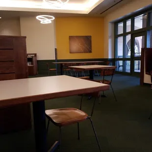 Clean, casual dining