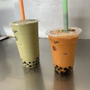 Green tea smoothie w boba  Thai tea smoothie w boba