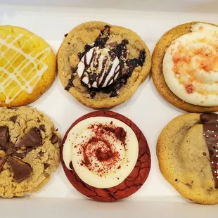 Lemon glazed, S&apos;mores, Strawberry Crunch, Peanut Butter, Red Velvet, and Chocolate Chip Oreo
