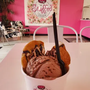 Kit Kat cookie with chocolate ice cream