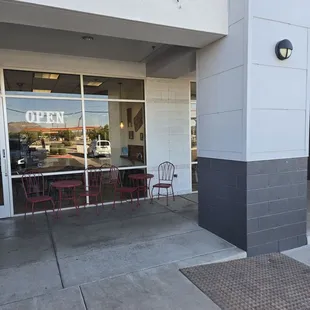 Outside table to eat at with your fur baby.