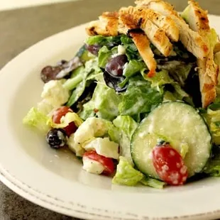 a plate of salad with chicken