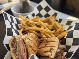 Louie’s On Main
