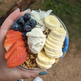 Blue Dream bowl with added mac nut butter and banana