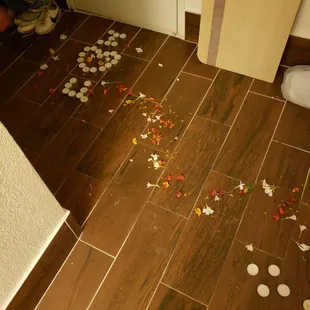 staff helped my boyfriend scatter rose petals ,place candles around the room.