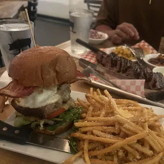 U.B.B. (Ultimate Brisket Burger)