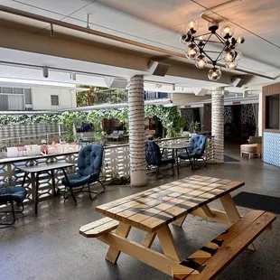 Restaurant poolside dining