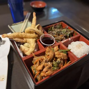 Two combo dinner box / beef and chicken