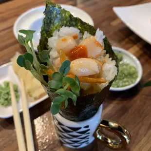 Spicy scallop hand roll