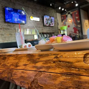 sushi and sashimi, interior