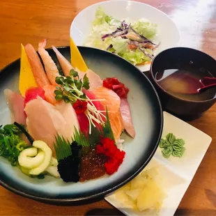 chirashi bowl w/ miso soup &amp; house salad