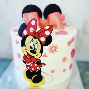 a minnie mouse cake