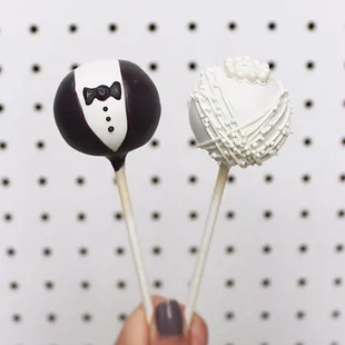 Bride and Groom cake pops perfect for any wedding!