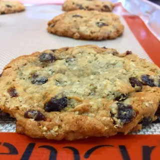Oatmeal raisin cookie