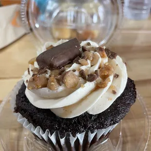 Caramel Toffee Cupcake