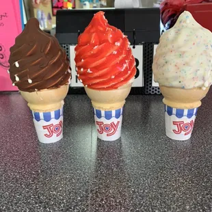 Dip cones ( chocolate, cherry, birthday cake)