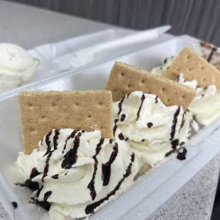 a container of ice cream and grahams