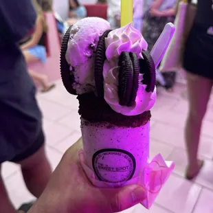 Oreo madness milkshake $15.99 (instagram: @issa.cheatday)