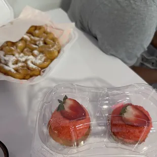 Funnel cake Strawberry crunch cupcake