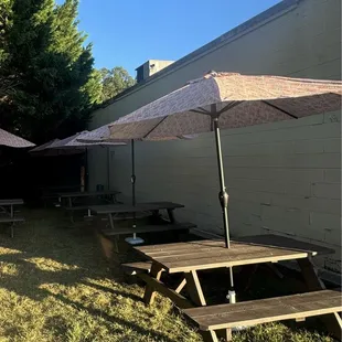 Outside seating , there&apos;s a few more tables too