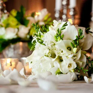 The Inn hosts weddings up up to 100 at the Inn and up to 200 at it's sister property, Links at Mulberry Hill.