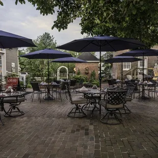 The Courtyard at The Table at Inner Banks Inn