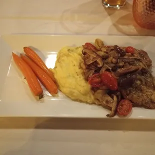 Huntsman chicken with mashed potatoes and carrots