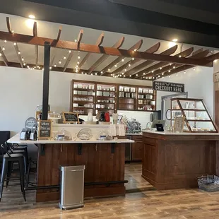 Went here to do wine tasting for a bachelorette weekend. The staff were so sweet and wine was fantastic. Highly recommend!