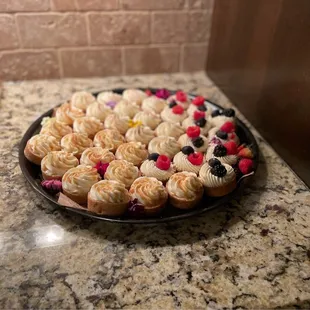 Mini cheesecakes in 3 flavors.