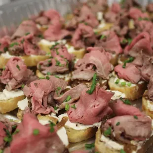 Beef Tenderloin Crostini (Tray)