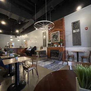 Adorable style &amp; indoor seating