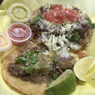 Chambarete taco and chorreada mixta