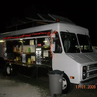 a taco truck at night