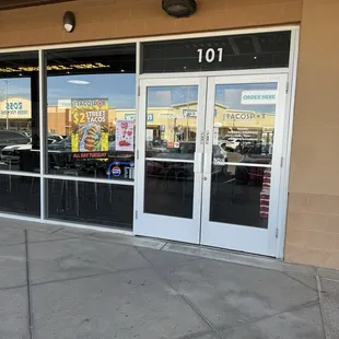 Enternece next to Cold Stone