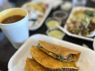 Unos Tacos y Birria