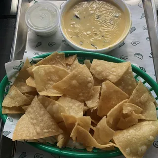 Chips n' Queso