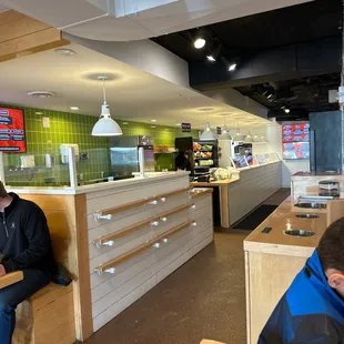 Order and seat yourself!