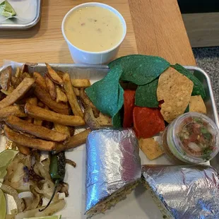 California Burrito with chicken and fries on the side (8.8/10)