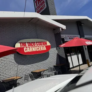 There's only outside sitting and this is it. Inside is a liquor store and inside that is the Taco Station.