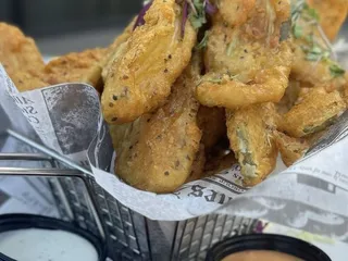 The Hub Eats & Drinks