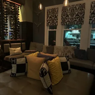 sushi and sashimi, interior