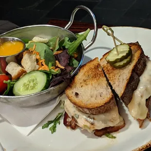 Chicken sandwich with the side salad